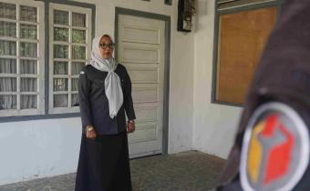 Plt Kepala Sekretariat Bawaslu Kabupaten Pasaman (Susi Nofenti) dalam amanatnya menekankan pentingnya disiplin, integritas, dan kebersamaan dalam menjalankan tugas sehari-hari