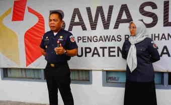 Rinaldi Aulia, Kepala sekretariat Bawaslu Sumatera Barat dalam memberikan arahan di Apel Bawaslu Pasaman