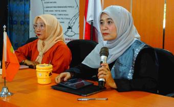 Rini Juita dalam kegiatan rapat dalam kantor dengan tema Penyusunan Rencana Kerja dan Anggaran