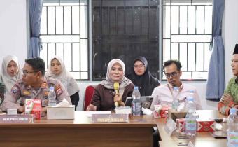 Ketua dan Anggota Bawaslu Kabupaten Pasaman dalam kegiatan pengawasan Pleno DPTB Triwulan 1