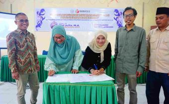 Momen  penandatanganan nota kesepahaman (MoU) Bawaslu Pasaman bersama STAI Lubuk Sikaping