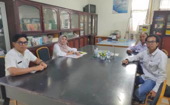 Zaini  afandi dalam sosialisasi Kompetisi Debat Penegakan Hukum Pemilu Antar Perguruan Tinggi se-Indonesia ke-6 di Kampus ITS Khatulistiwa, Kabupaten Pasaman